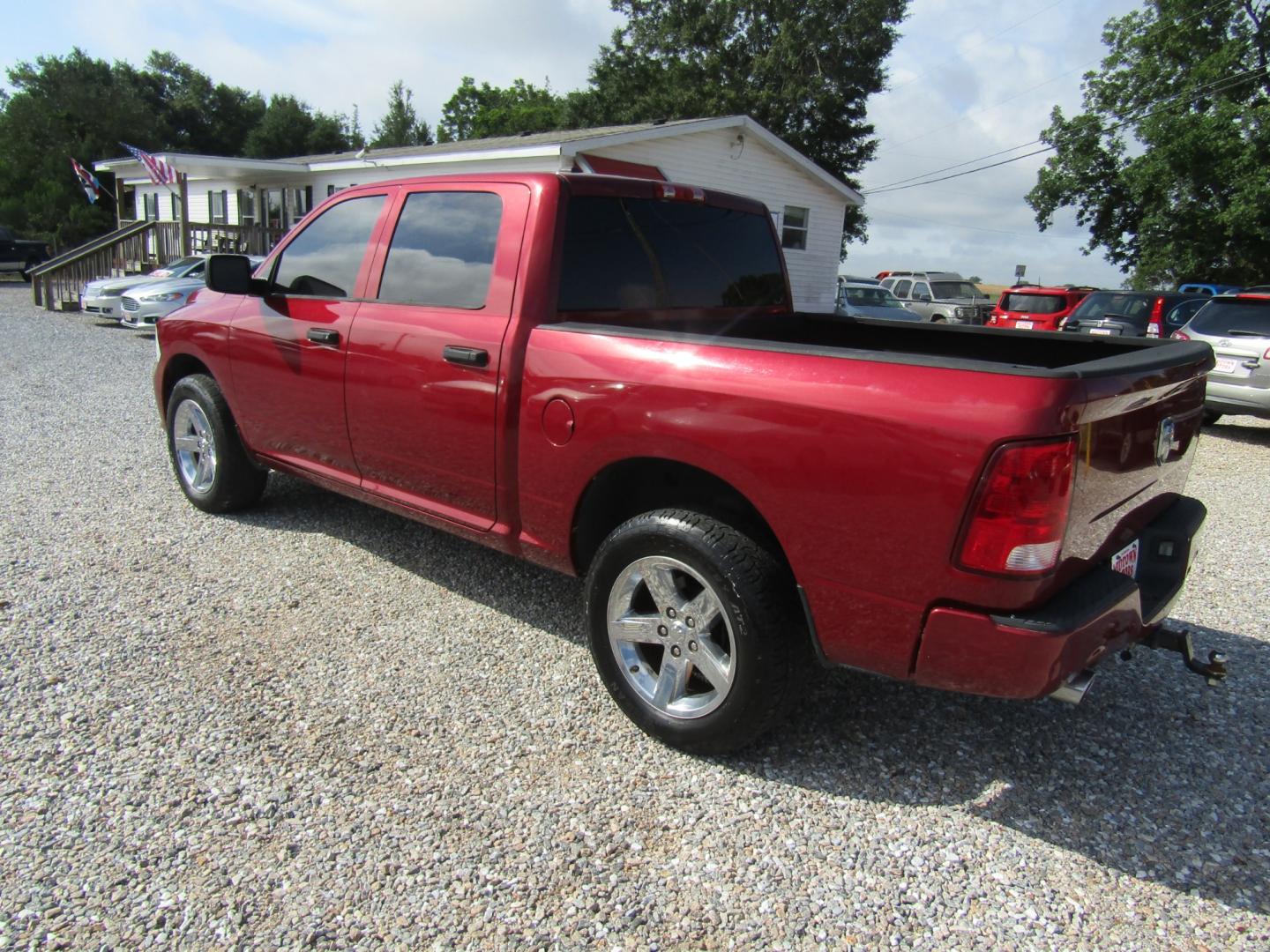 2014 Red /Gray RAM 1500 Tradesman Crew Cab SWB 4WD (1C6RR7KT3ES) with an 5.7L V8 OHV 16V engine, Automatic transmission, located at 15016 S Hwy 231, Midland City, AL, 36350, (334) 983-3001, 31.306210, -85.495277 - Photo#5